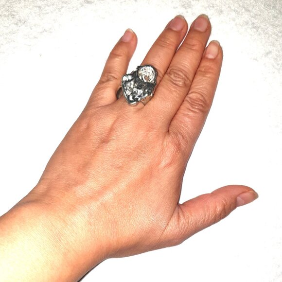 Unusual Bold Vintage 1960s Silver .500 Hammered Brutalist Statement Ring - Picture 4 of 14